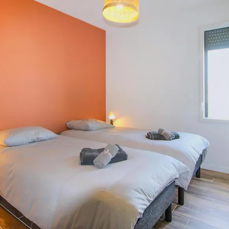 Awesome In Dandran With Kitchenette Hébergement de vacances *