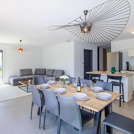 Awesome In Dandran With Kitchenette Hébergement de vacances Cleon-d'Andran