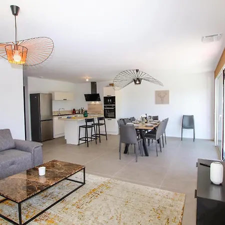 Awesome In Dandran With Kitchenette Hébergement de vacances